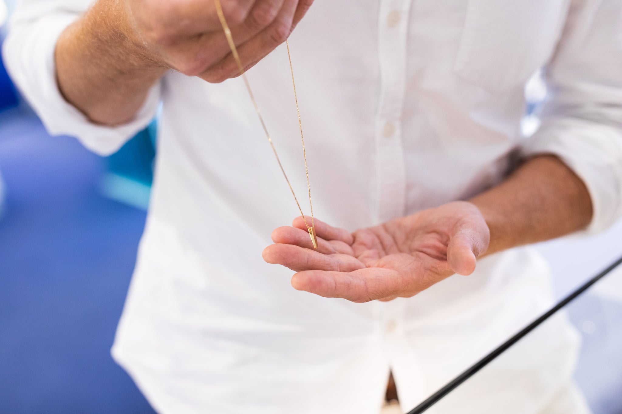 Per goes through the different materials in Ekenberg's jewellery