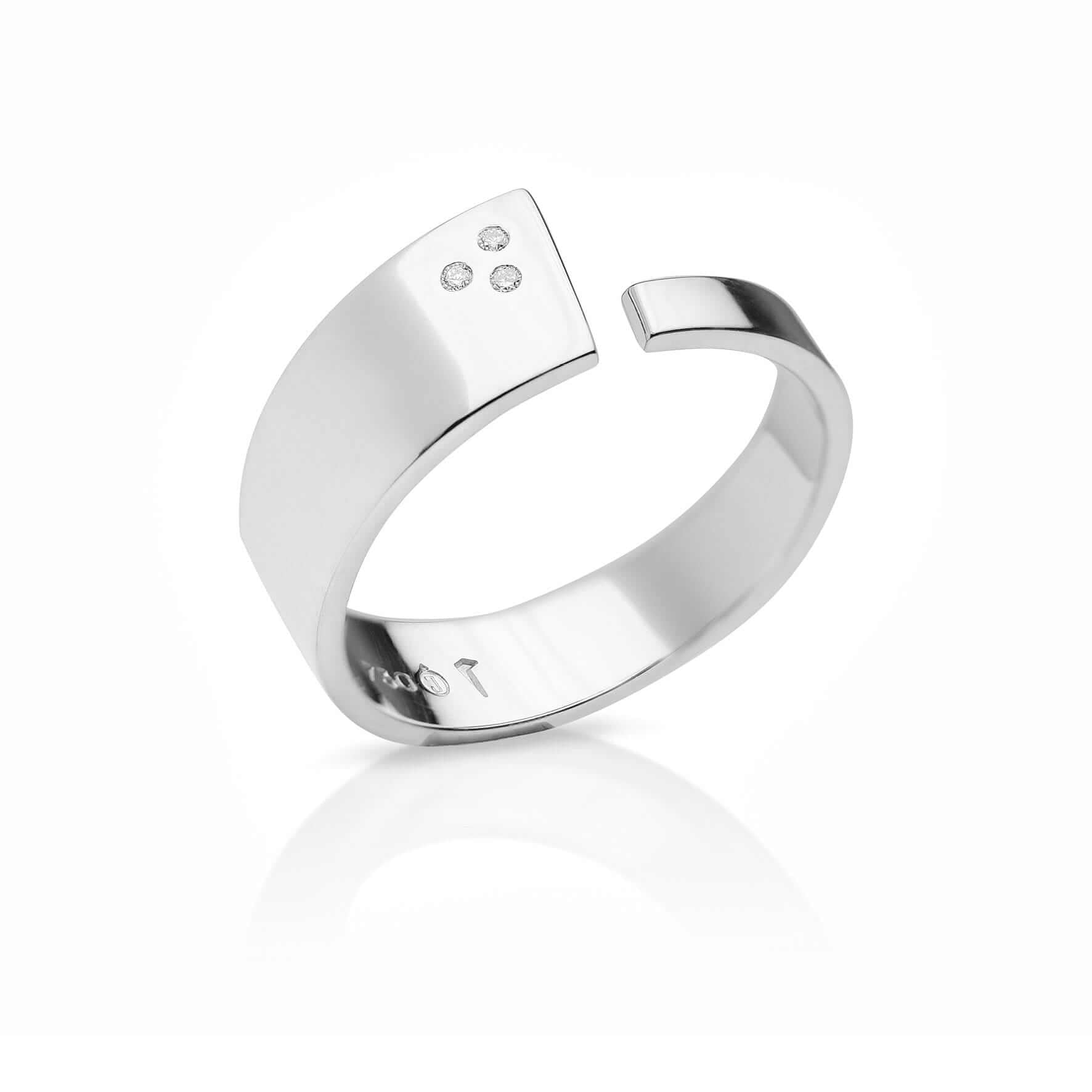 High quality diamond ring by Ekenberg Scandinavia crafted from White gold 14k