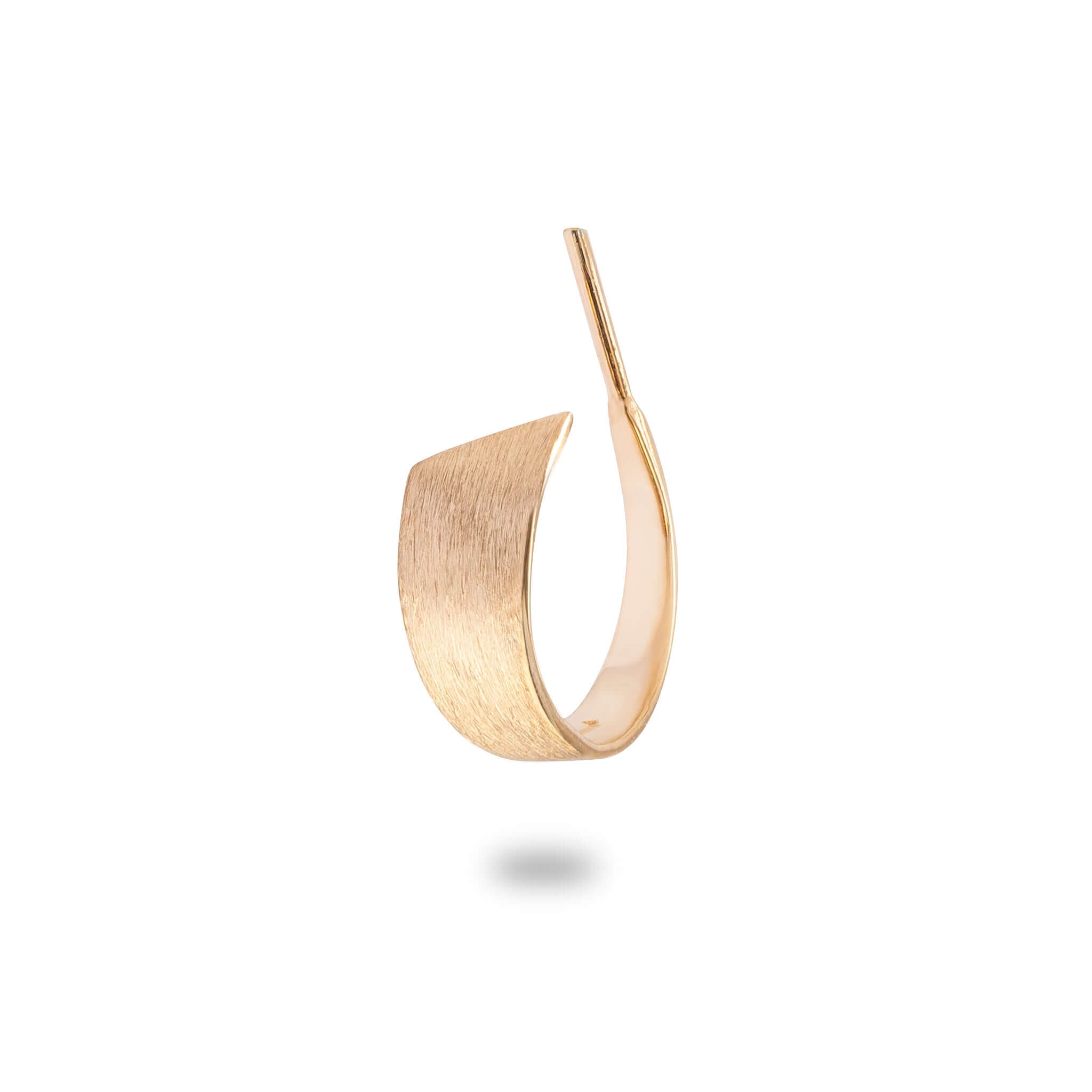 Creoles in gold with a brushed surface