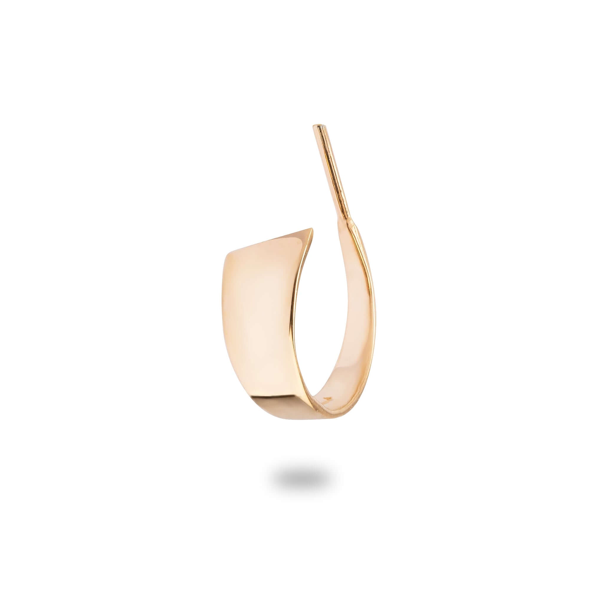 Creoles in gold with a glossy surface